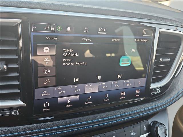 Used 2021 Chrysler Pacifica Touring-L image 13