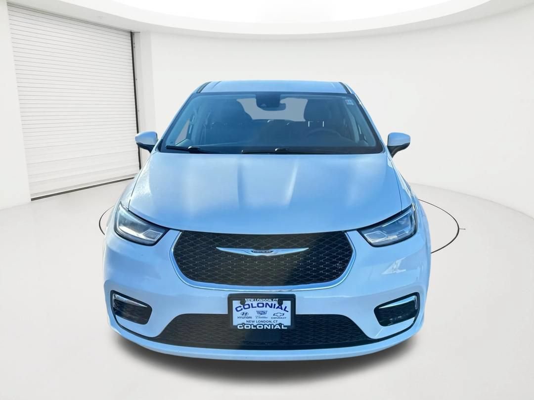 Used 2023 Chrysler Pacifica Touring-L FWD image 2