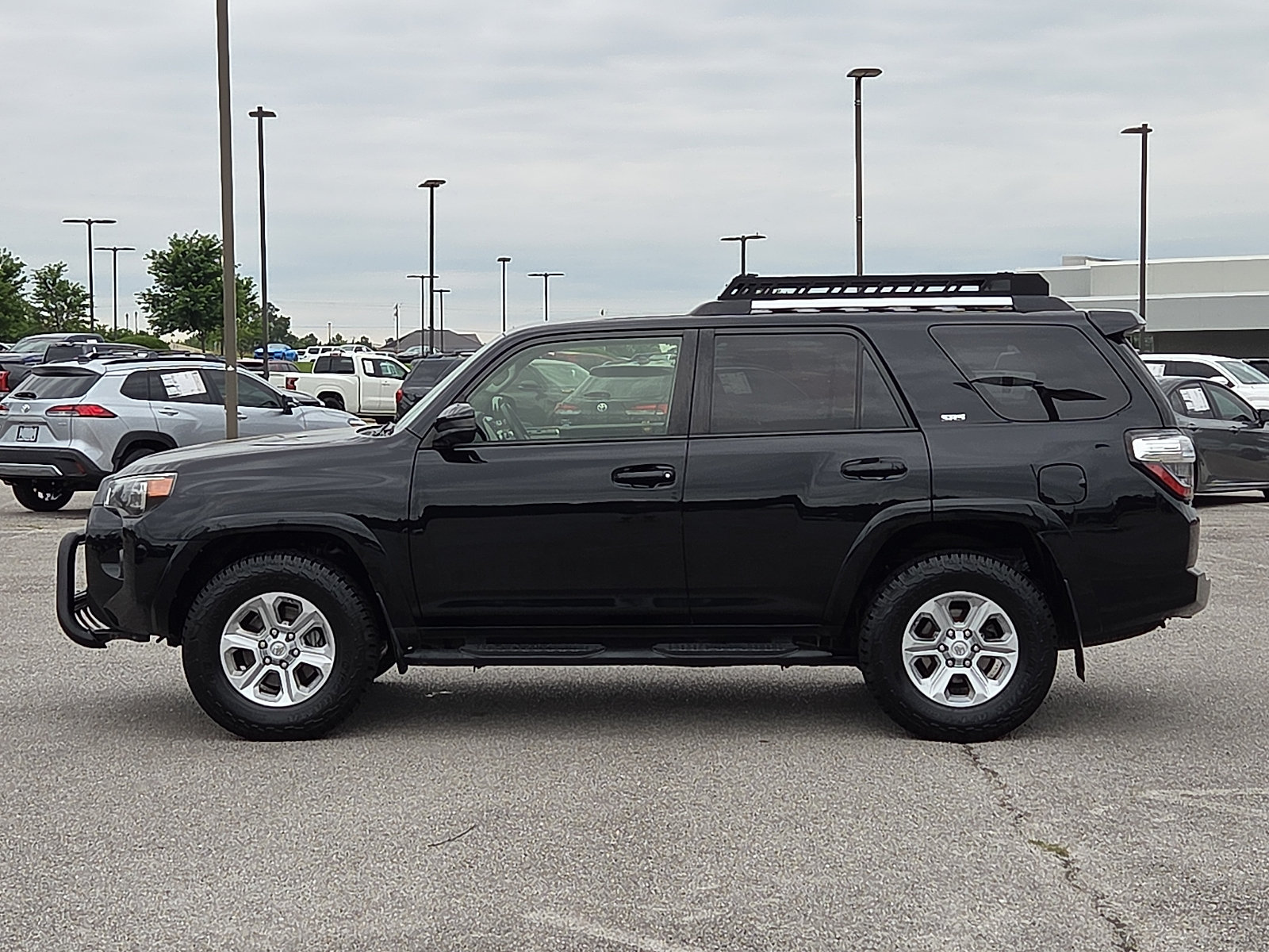 Used 2019 Toyota 4Runner SR5 AWD/4WD image 3