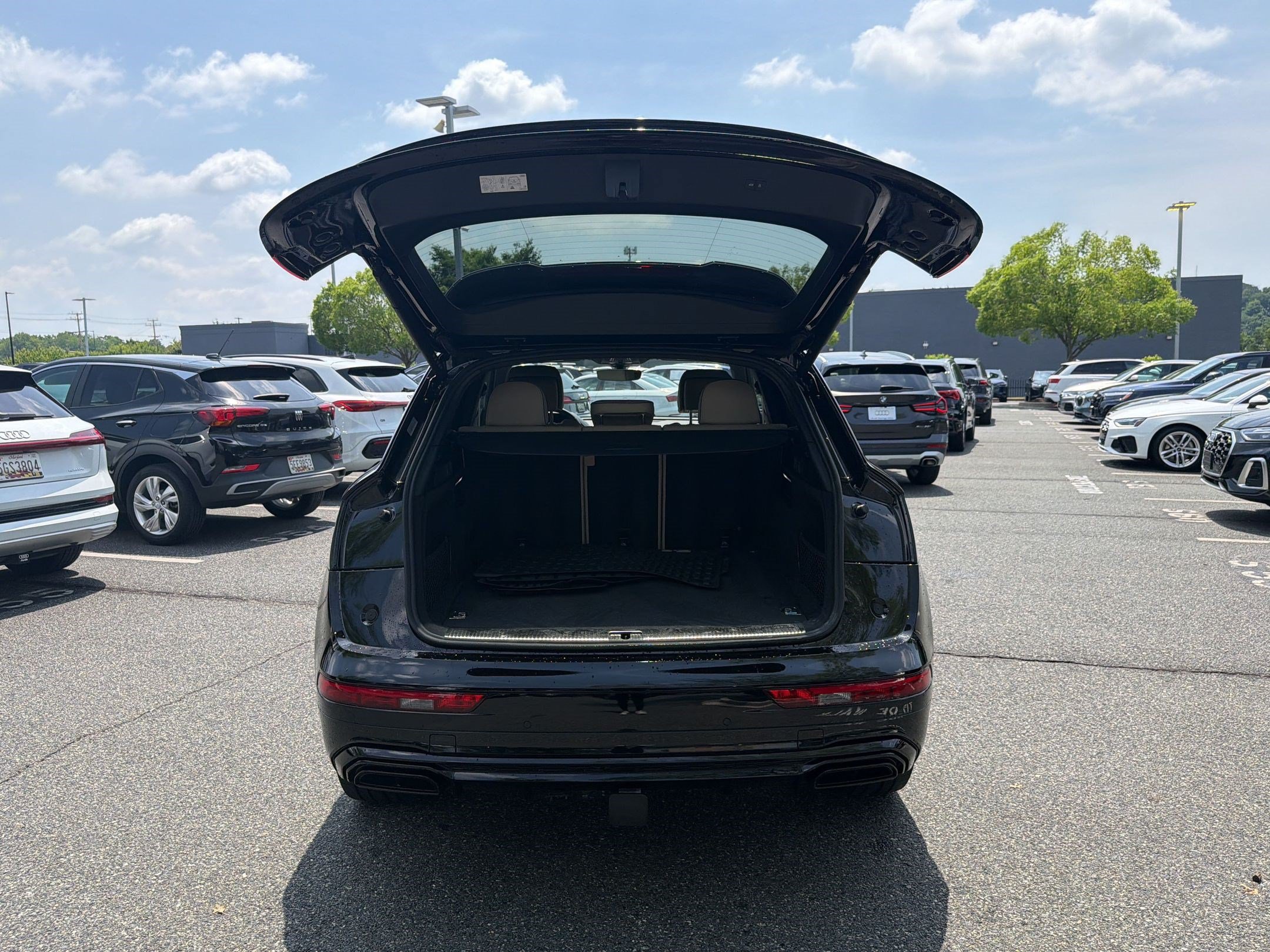 Used 2024 Audi Q5 e Premium Plus w/ Premium Plus Package AWD/4WD image 32