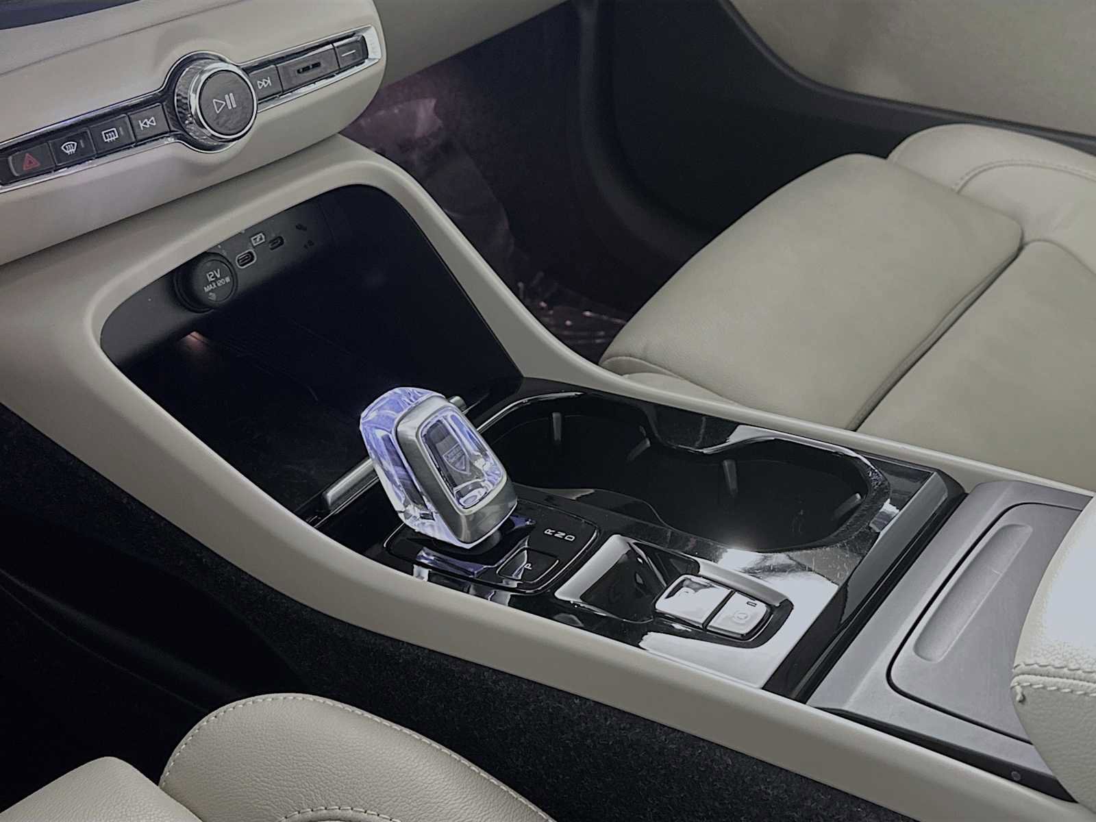 Used 2023 Volvo XC40 B5 Plus w/ Driver Assist Package image 16