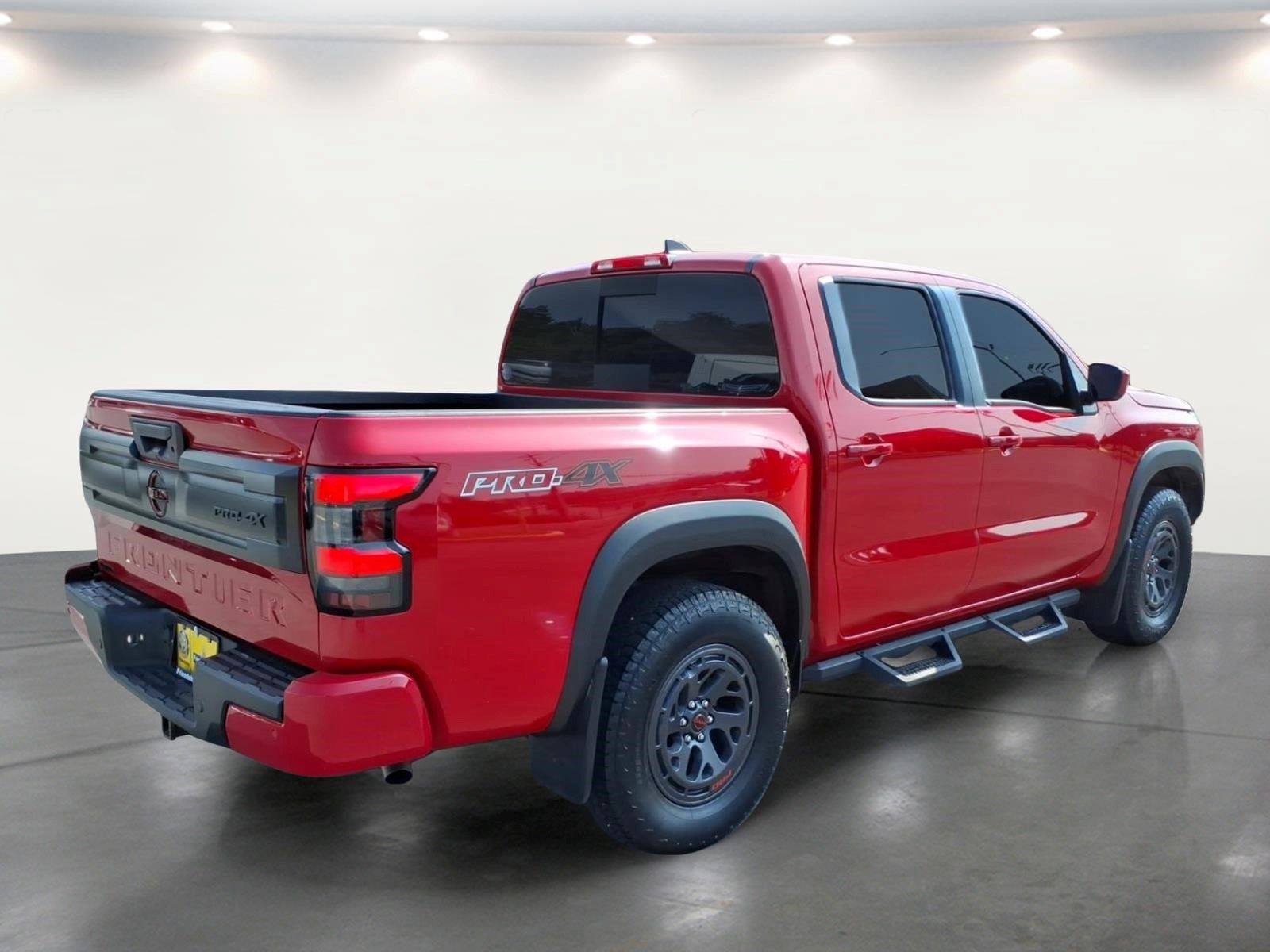 Used 2025 Nissan Frontier PRO-4X w/ Tow Package AWD/4WD image 3