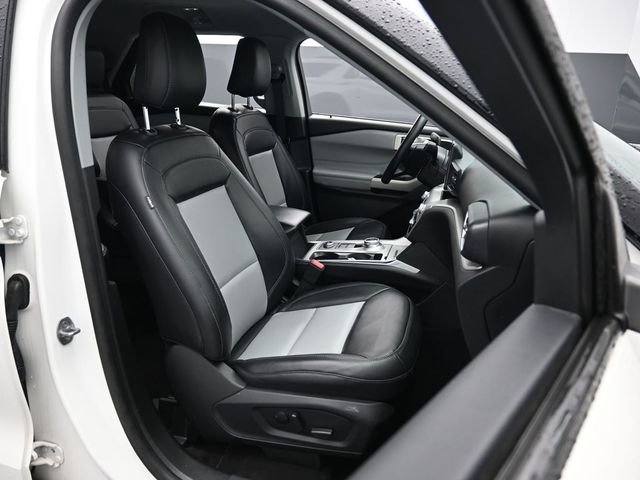 Used 2023 Ford Explorer XLT w/ Equipment Group 202A image 29
