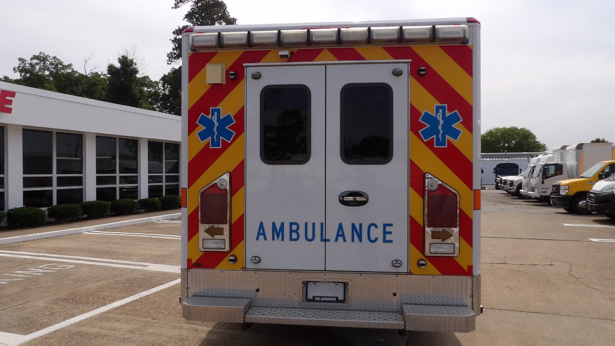 Used 2012 Ford F450 XLT w/ Ambulance Preparation Pkg RWD image 3