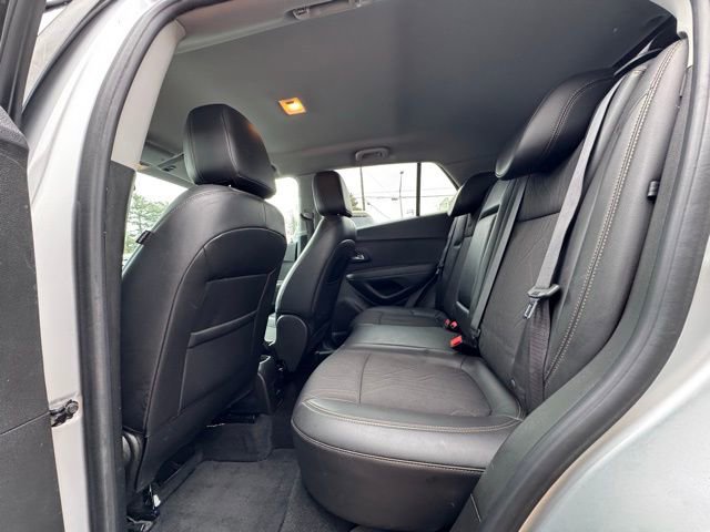 Used 2018 Chevrolet Trax LT w/ LT Convenience Package FWD image 14