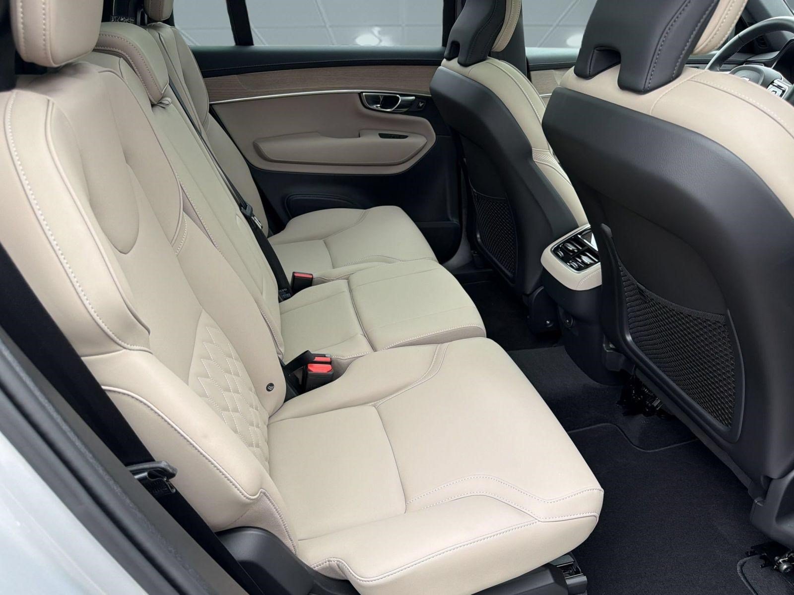 Certified 2025 Volvo XC90 B5 Plus AWD/4WD image 30