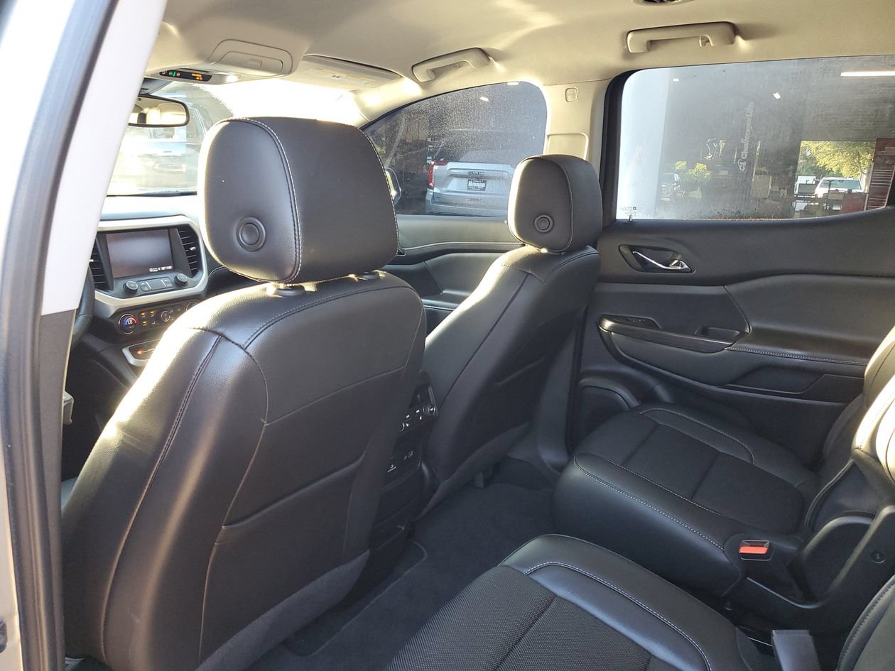 Used 2023 GMC Acadia SLT w/ Technology Package FWD image 9