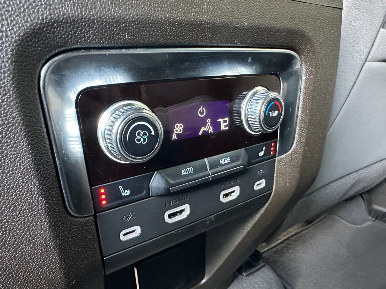 Used 2024 GMC Yukon XL SLT w/ SLT Luxury Package image 20