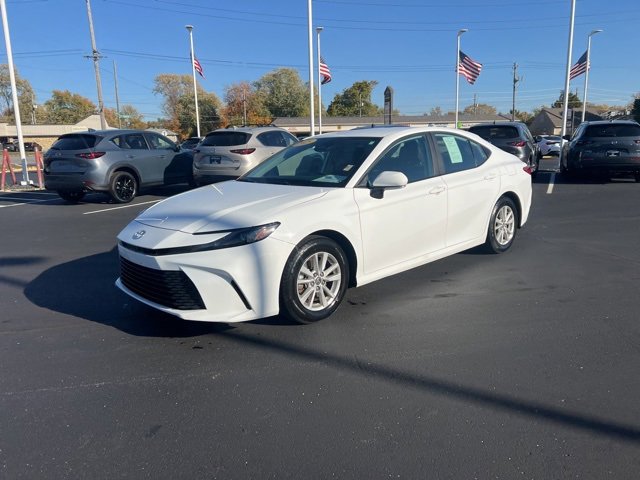 Used 2025 Toyota Camry LE image 18