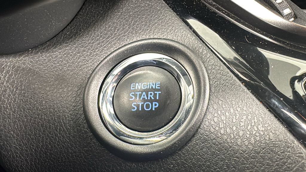 Used 2020 Toyota C-HR XLE image 23