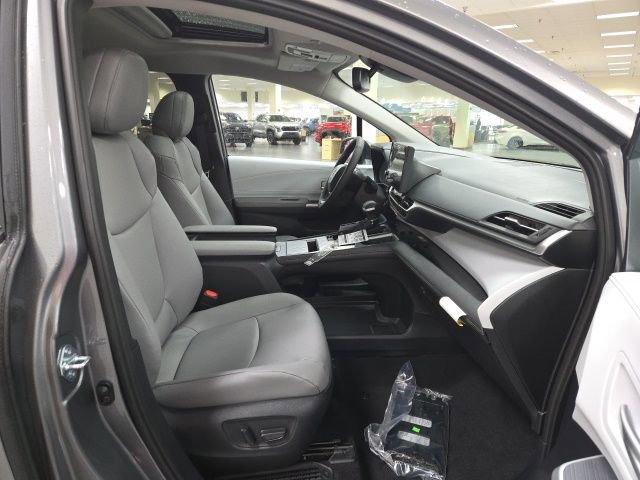 New 2026 Toyota Sienna XLE image 8