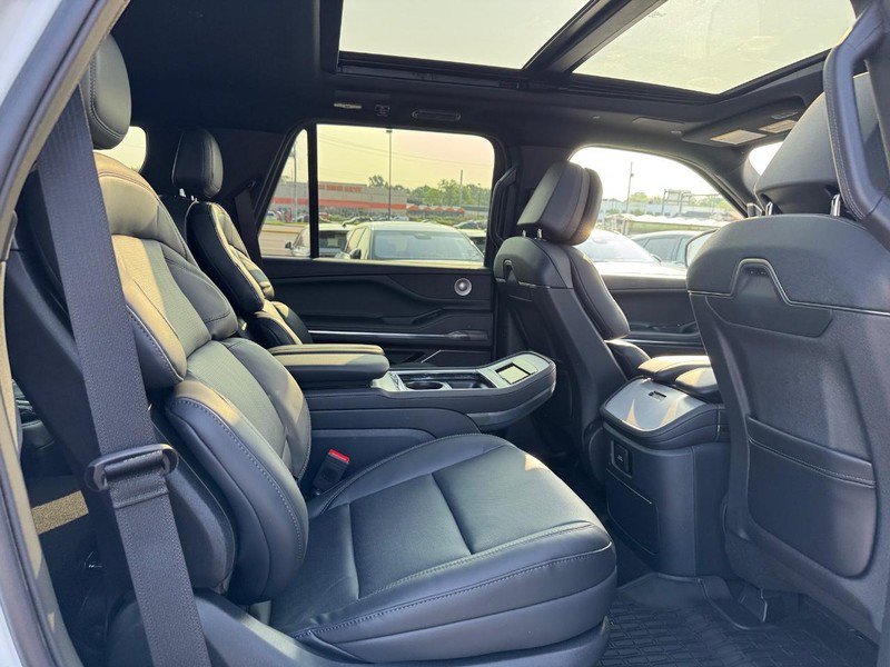 New 2025 Lincoln Navigator Reserve w/ Jet Appearance Package image 13