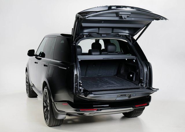New 2025 Land Rover Range Rover SE image 21