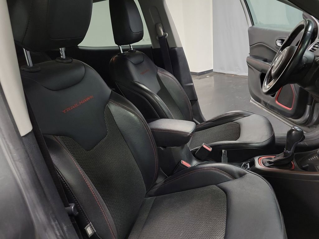 Used 2020 Jeep Compass Trailhawk AWD/4WD image 22