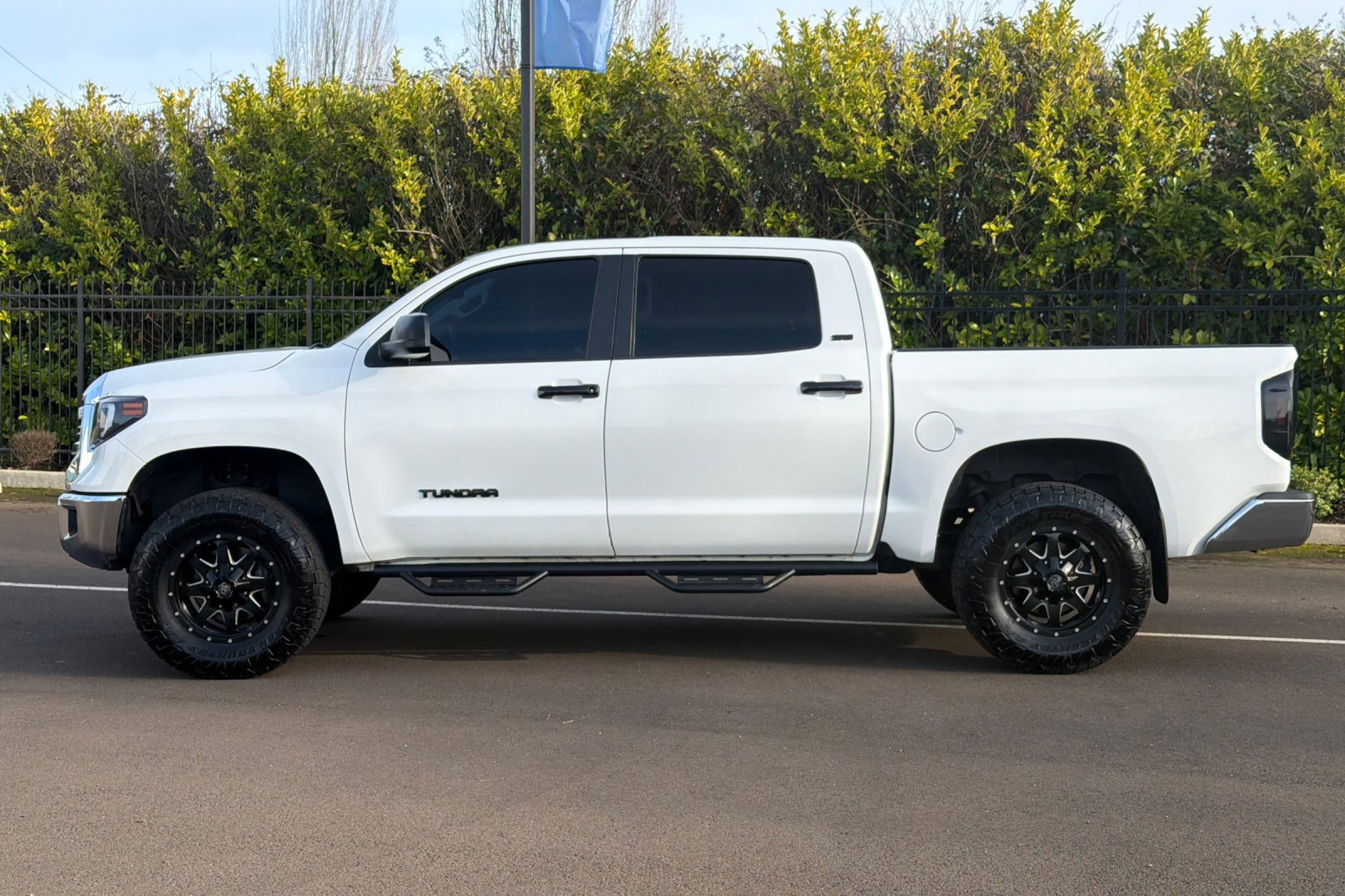 Used 2017 Toyota Tundra SR5 w/ SR5 Upgrade Package image 7