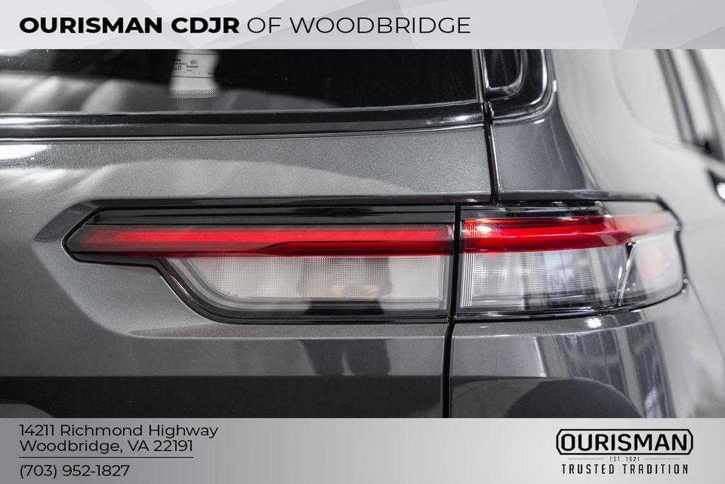 Used 2024 Jeep Grand Cherokee L Laredo image 7