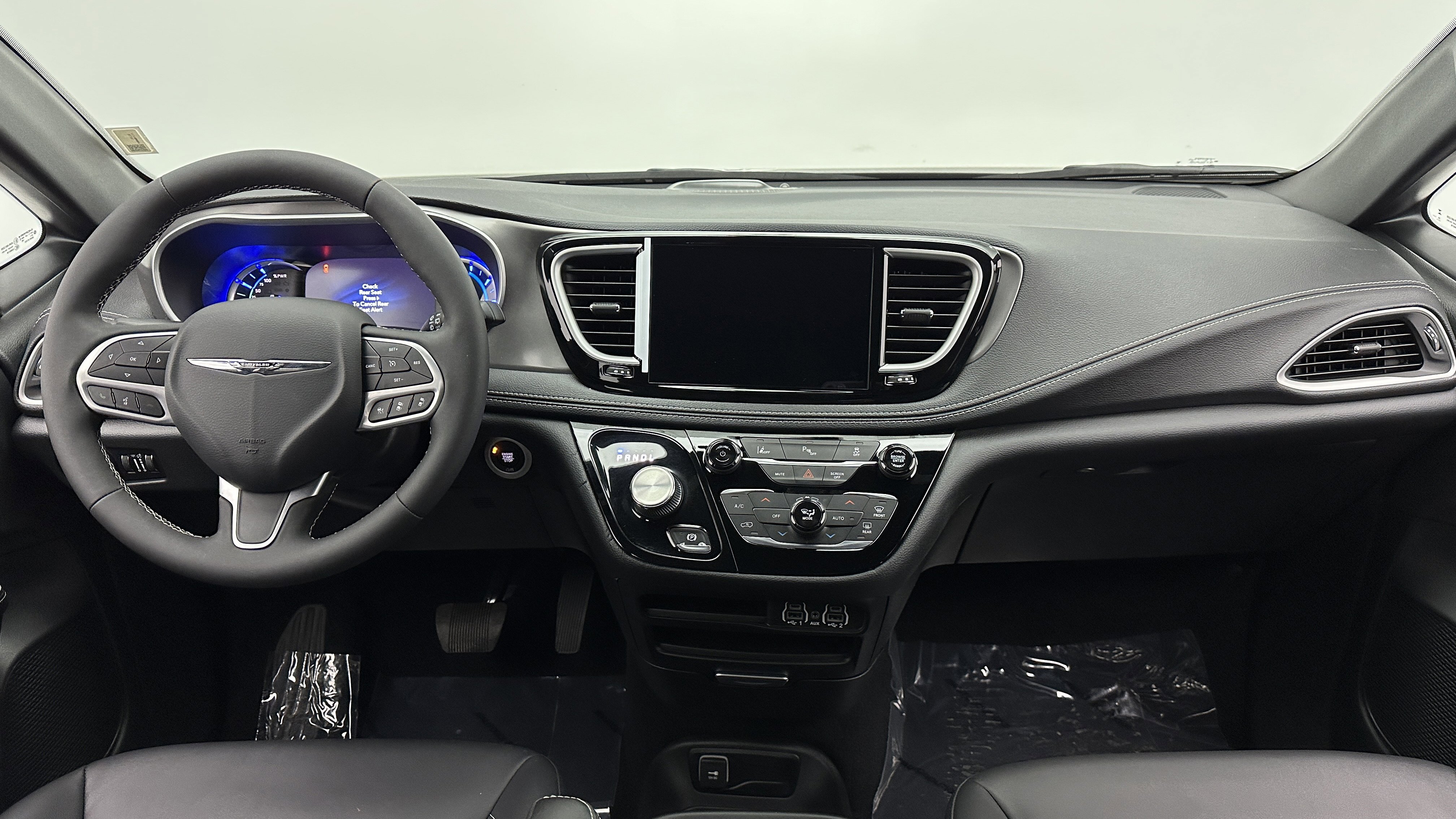 Used 2025 Chrysler Pacifica Select image 25
