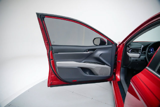 Used 2023 Toyota Camry SE FWD image 16