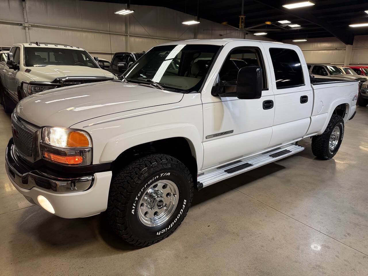 Used 2006 GMC Sierra 2500 SLE w/ Heavy-Duty Power Package AWD/4WD image 4