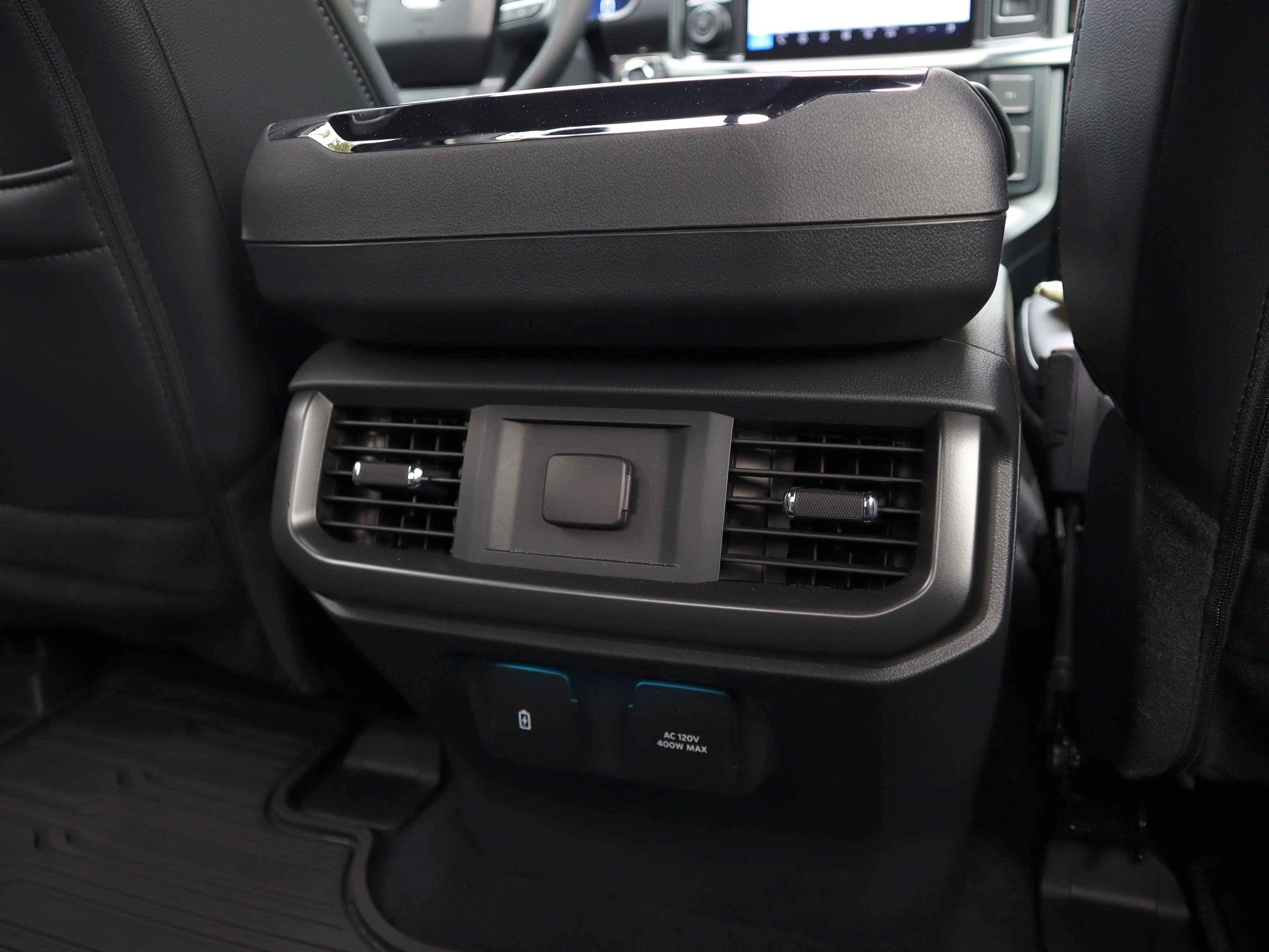Used 2025 Ford F150 Lariat w/ Equipment Group 501A Mid image 33