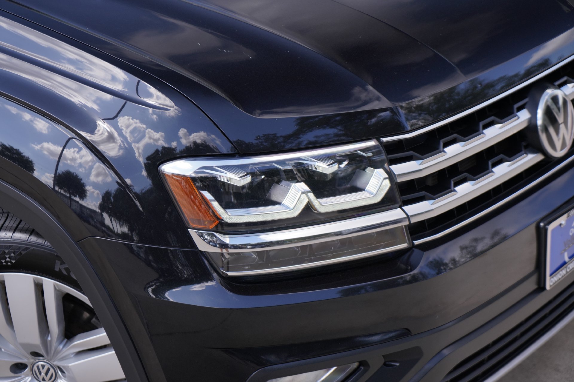 Used 2019 Volkswagen Atlas SE w/ Towing Package FWD image 2