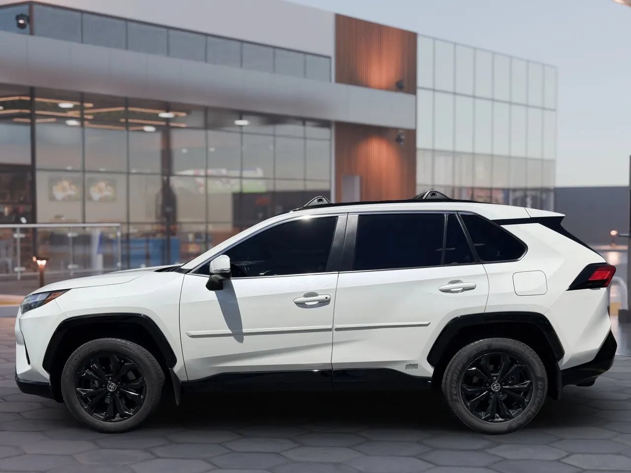 Used 2022 Toyota RAV4 SE w/ Convenience Package AWD/4WD image 4