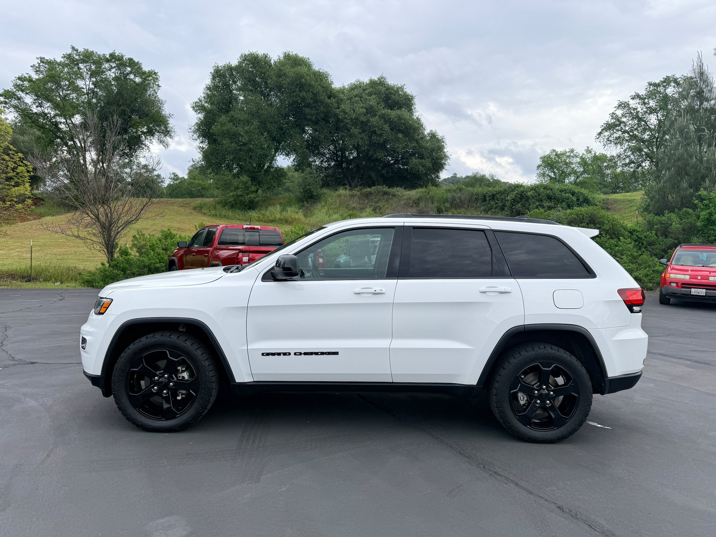 Used 2019 Jeep Grand Cherokee Laredo AWD/4WD image 1