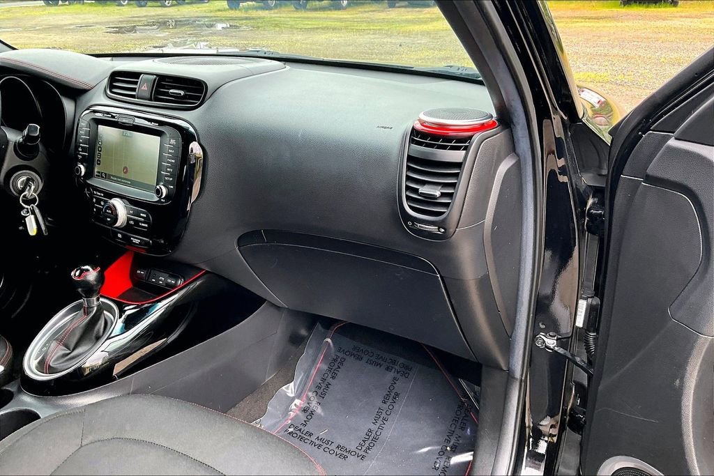 Used 2015 Kia Soul + FWD image 19