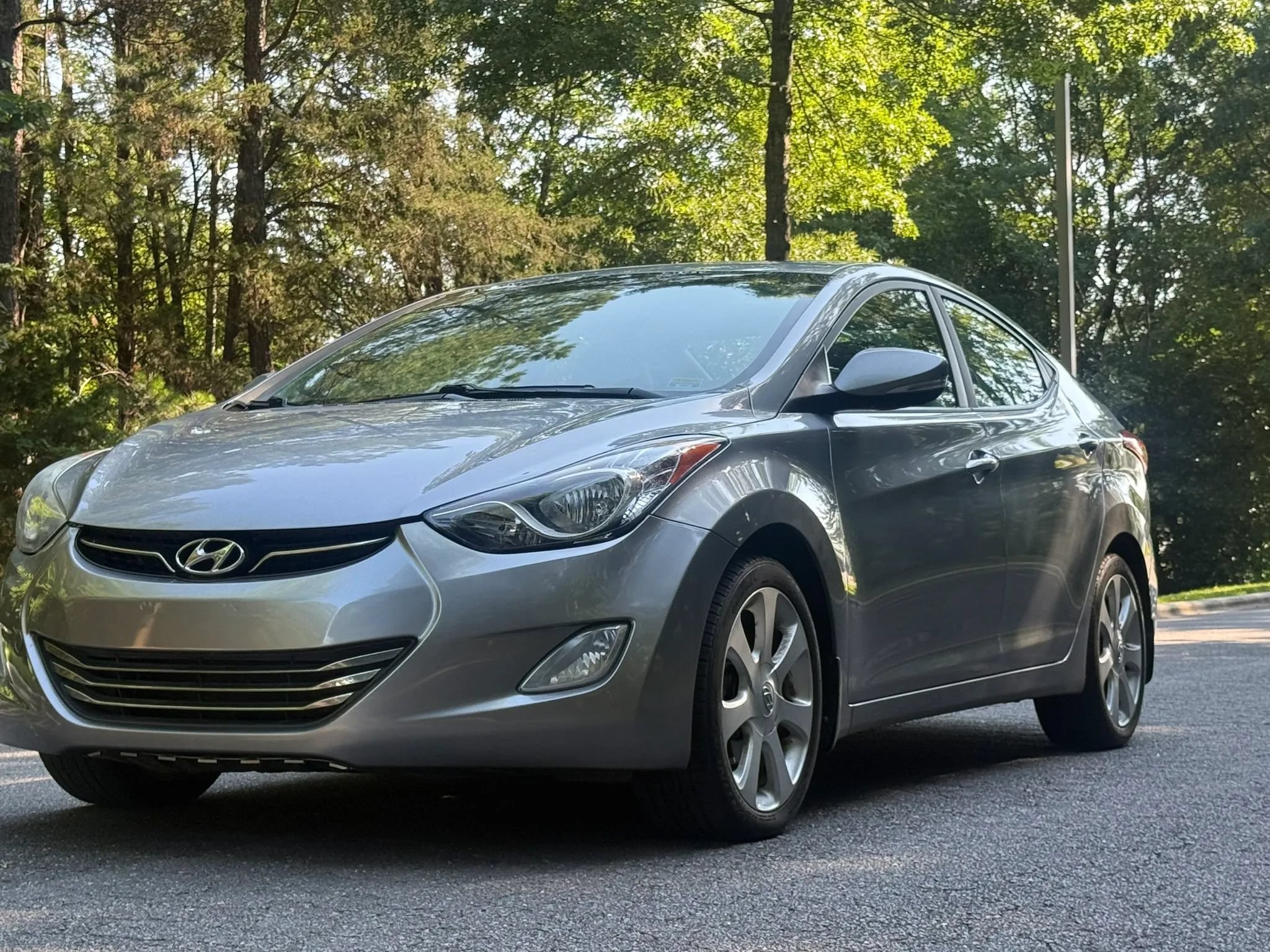 Used 2013 Hyundai Elantra Limited FWD image 1