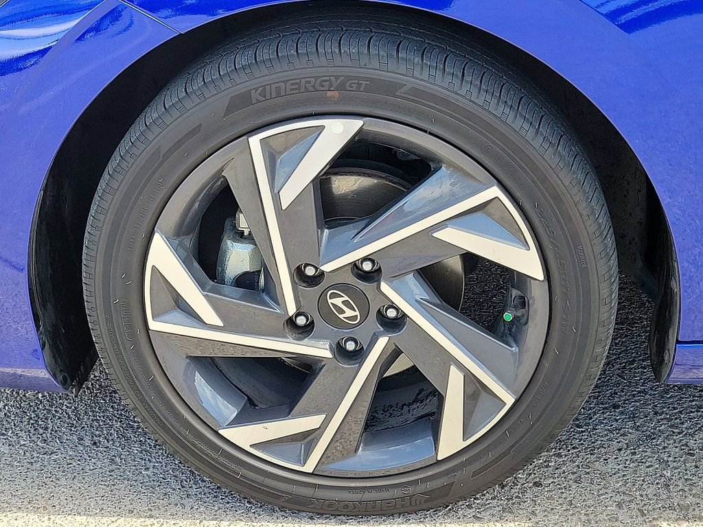 Used 2025 Hyundai Elantra SEL FWD image 14