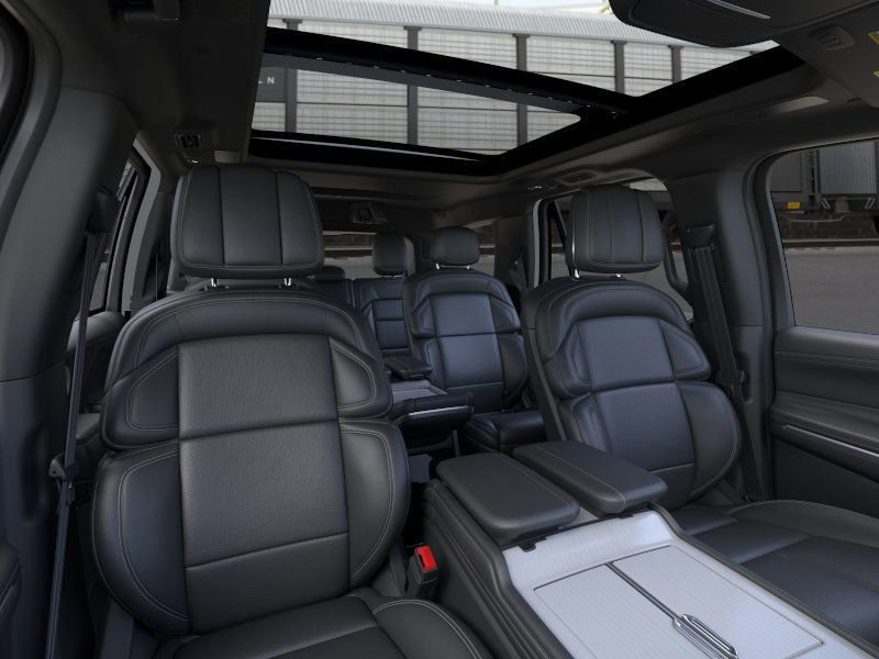 New 2026 Lincoln Navigator Reserve w/ Jet Appearance Package image 9