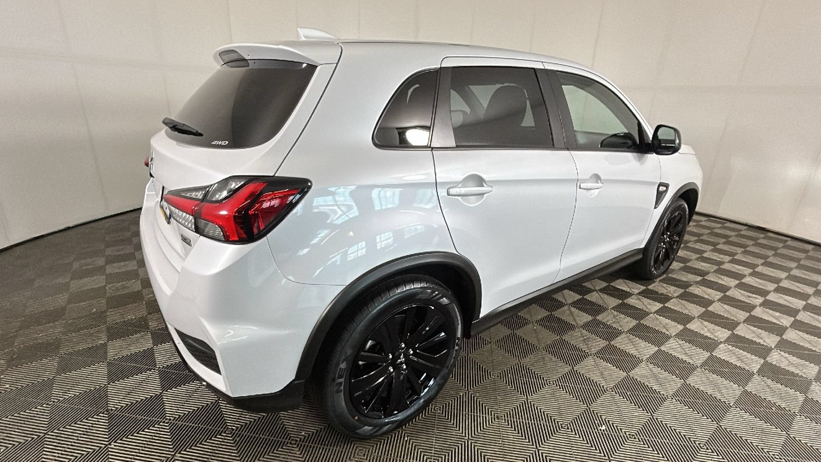 Used 2025 Mitsubishi Outlander Sport LE AWD/4WD image 2