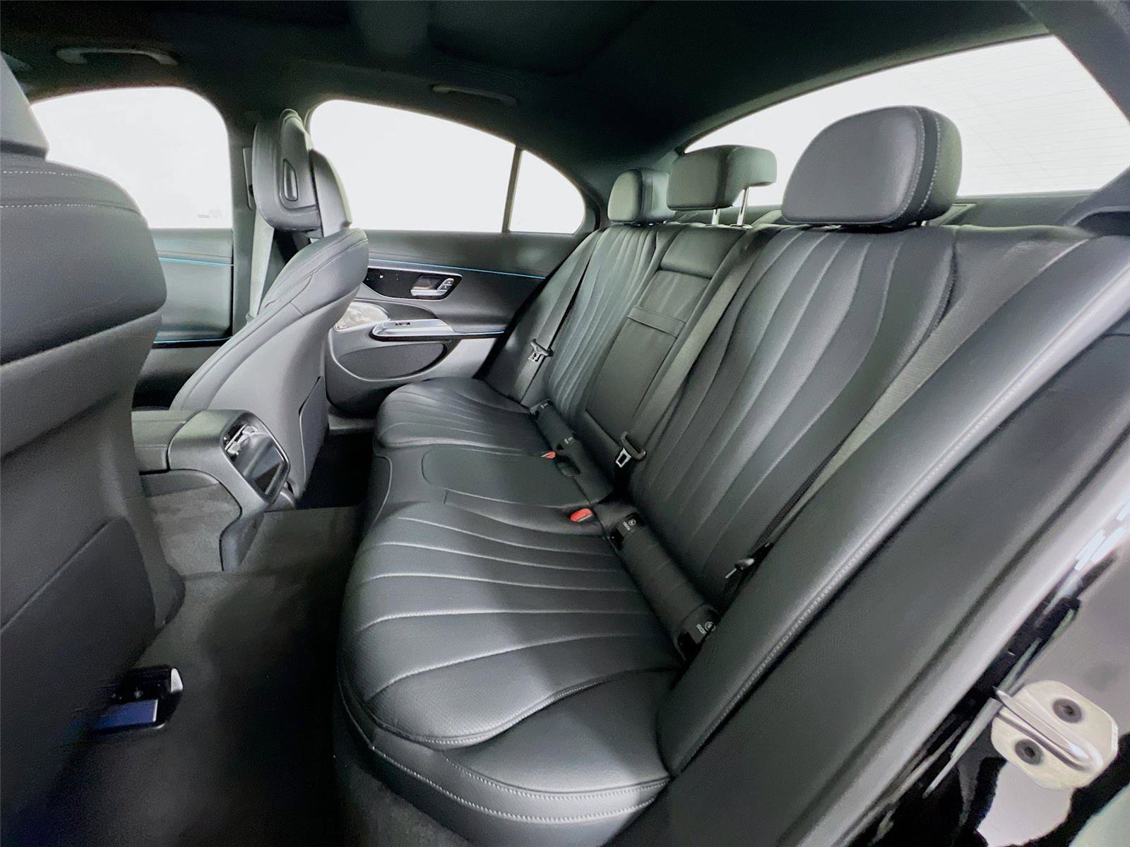 New 2026 Mercedes-Benz E 450 4MATIC Sedan image 22