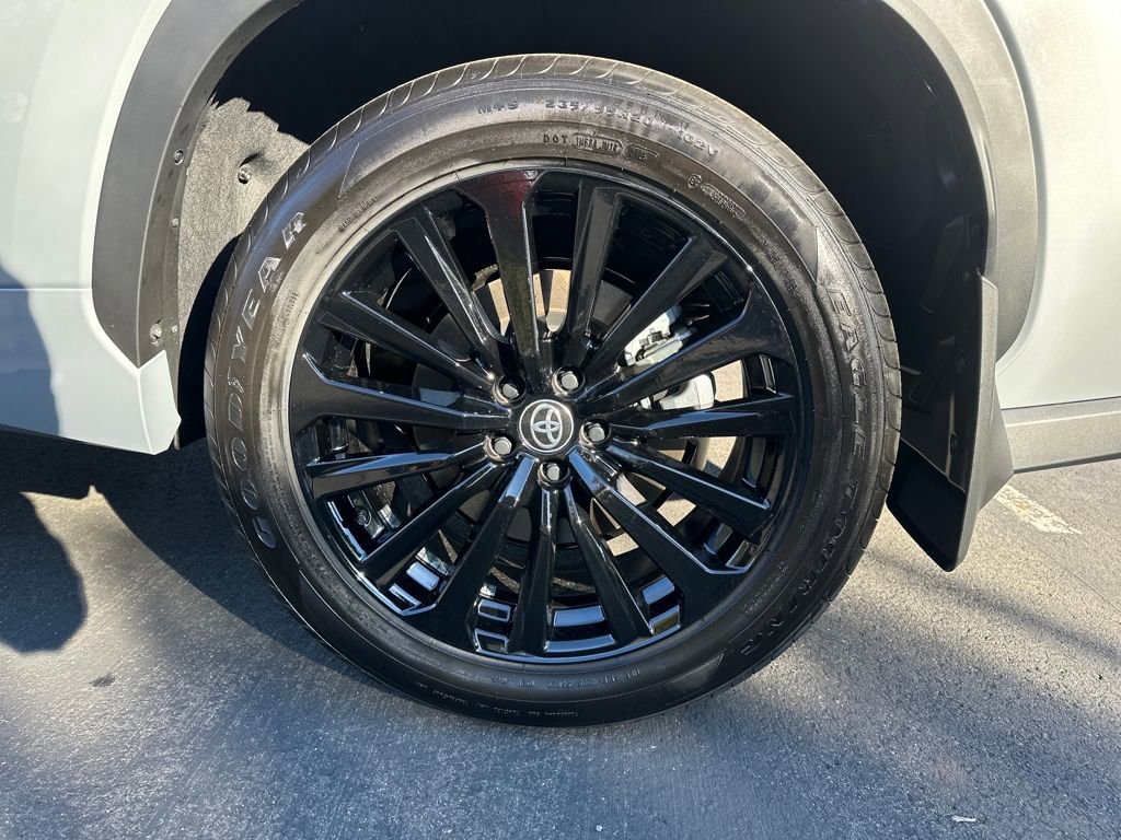 New 2025 Toyota Highlander XSE image 28