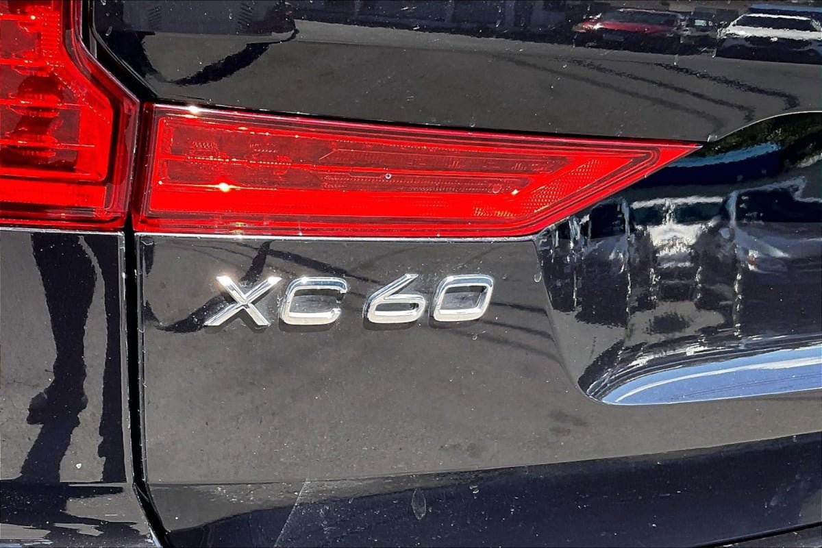 Used 2022 Volvo XC60 B5 Momentum AWD/4WD image 8