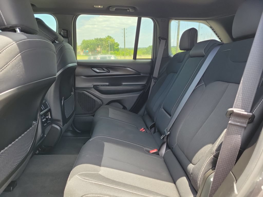 Used 2025 Jeep Grand Cherokee Laredo X RWD image 8