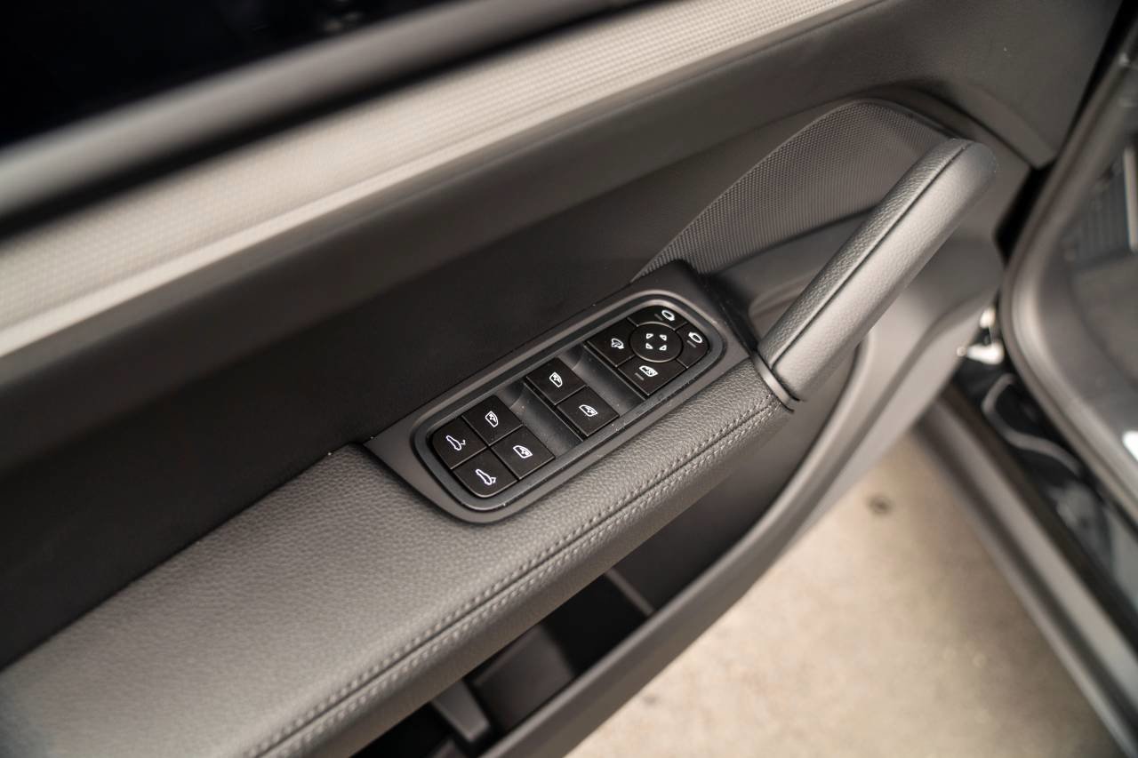 New 2026 Porsche Cayenne Coupe AWD/4WD image 26