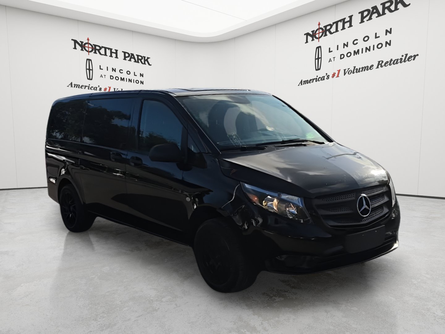 Used 2019 Mercedes-Benz Metris Passenger image 3
