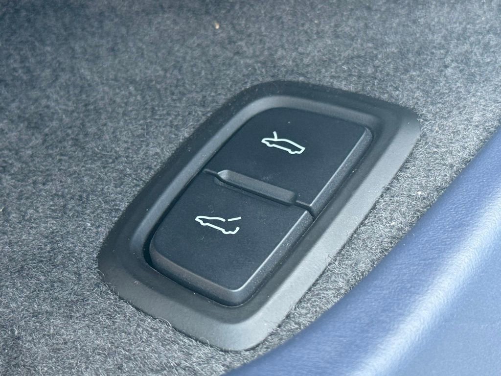 Used 2022 Chevrolet Corvette Stingray Premium Conv w/ Z51 Performance Package image 21