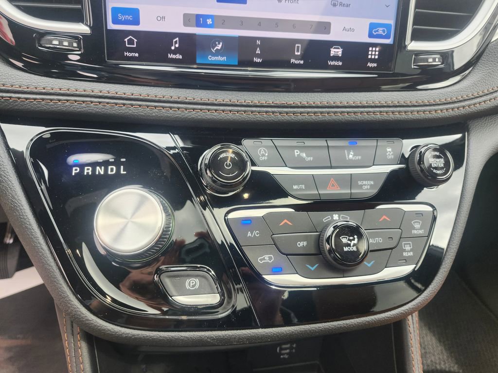 New 2026 Chrysler Pacifica Pinnacle image 15