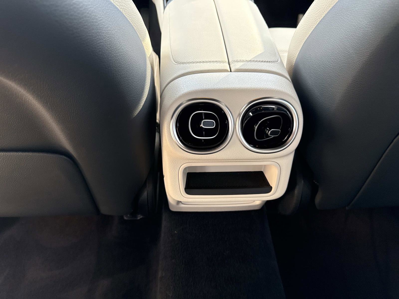 Used 2025 Mercedes-Benz GLC 300 image 17