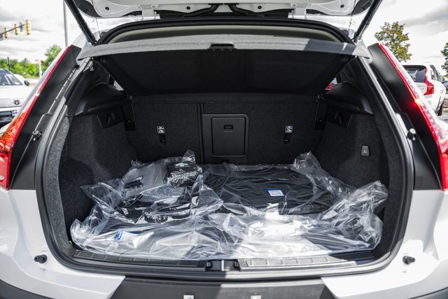 Certified 2025 Volvo XC40 B5 Plus w/ Protection Package Premier image 9