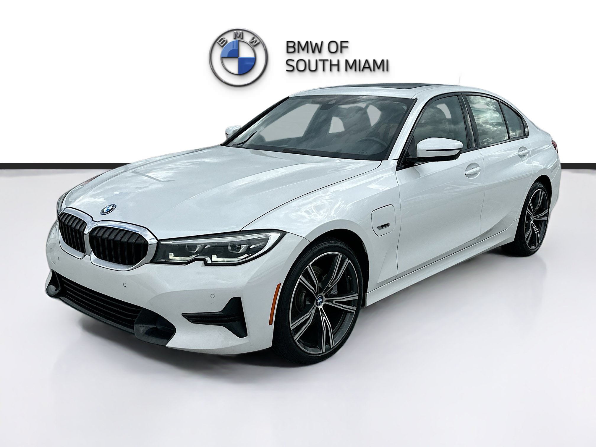 Used 2022 BMW 330e w/ Driving Assistance Package RWD image 3
