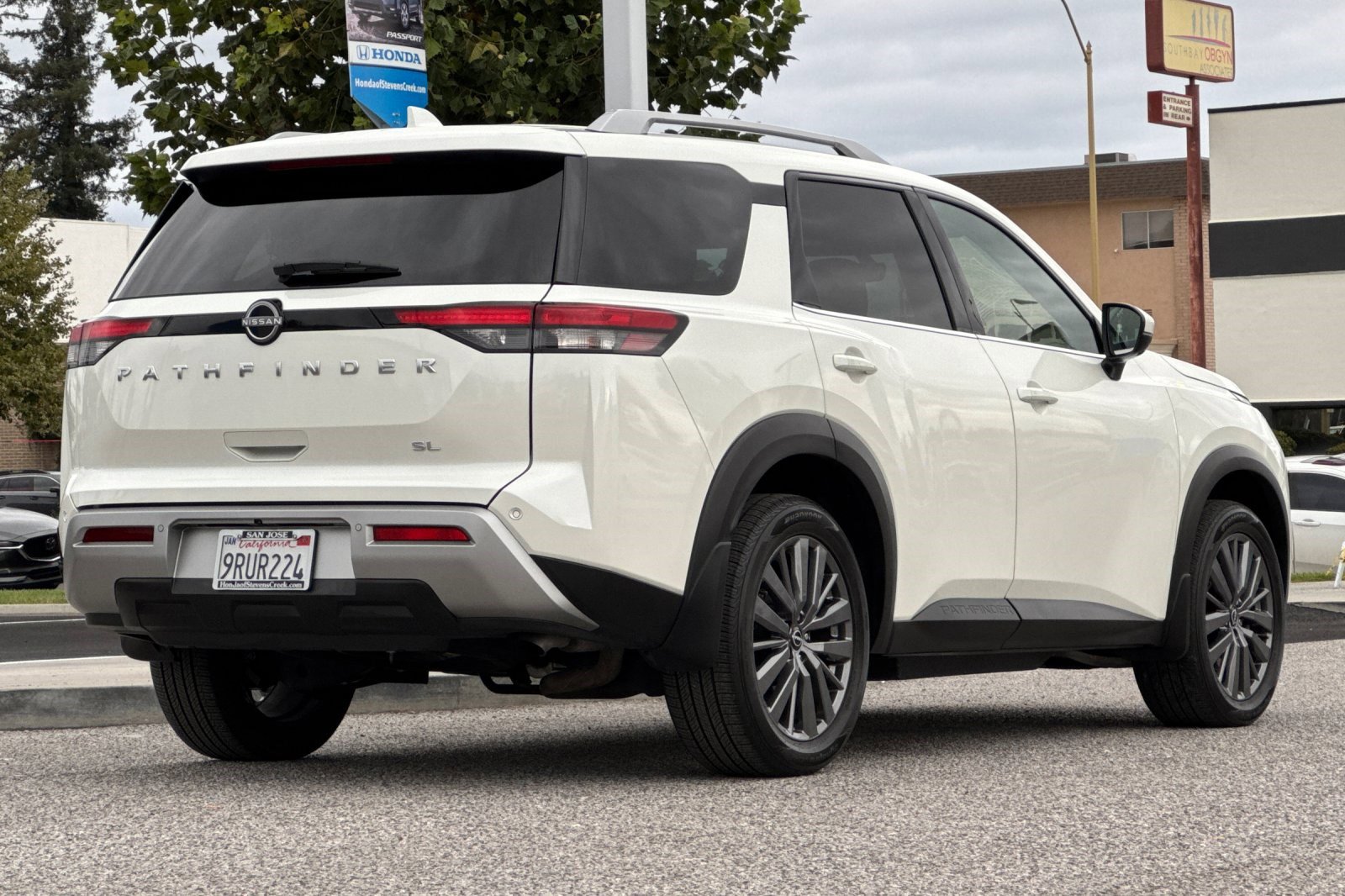 Used 2024 Nissan Pathfinder SL w/ SL Premium Package image 9