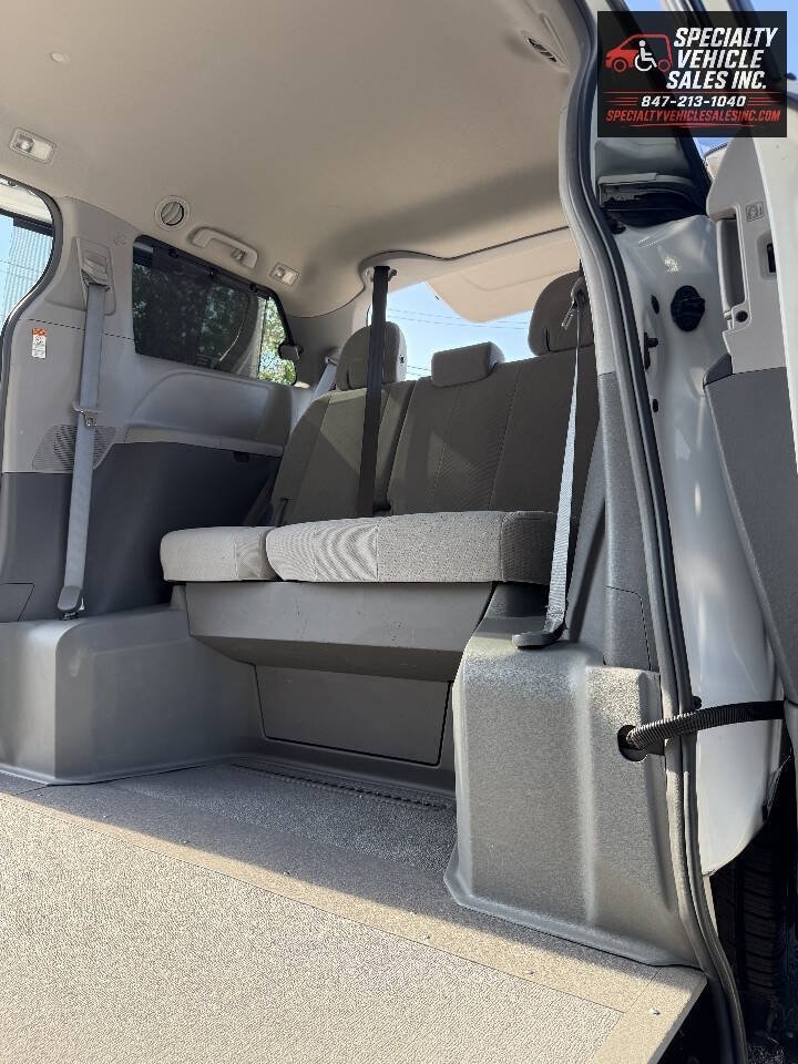 Used 2016 Toyota Sienna LE FWD image 14