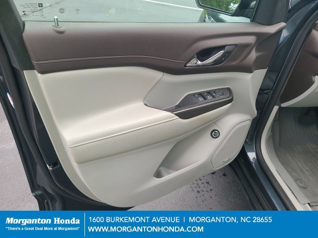 Used 2020 GMC Acadia SLT w/ LPO, Floor Liner Package FWD image 11