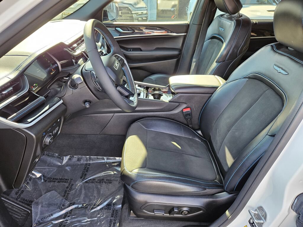 Used 2022 Jeep Grand Cherokee Trailhawk w/ Advanced Protech Group II AWD/4WD image 18