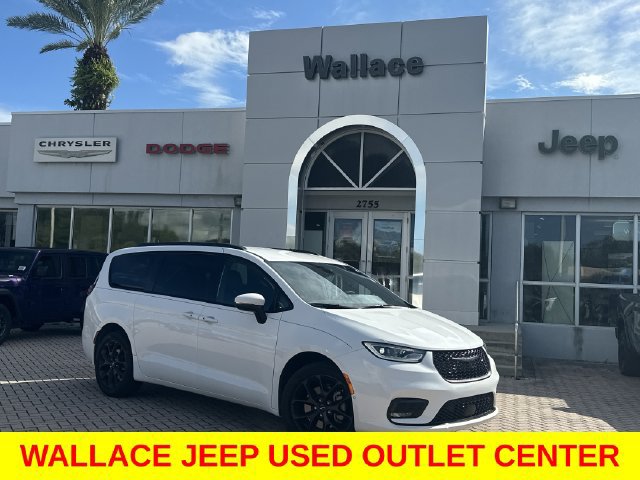 Used 2023 Chrysler Pacifica Touring-L w/ S Appearance Package AWD/4WD image 1