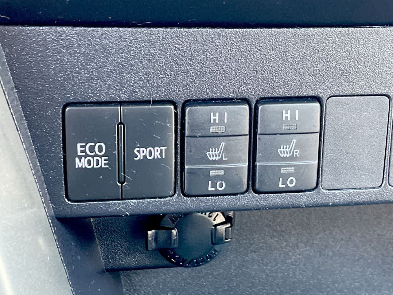 Used 2014 Toyota RAV4 Limited w/ Technology Package AWD/4WD image 23