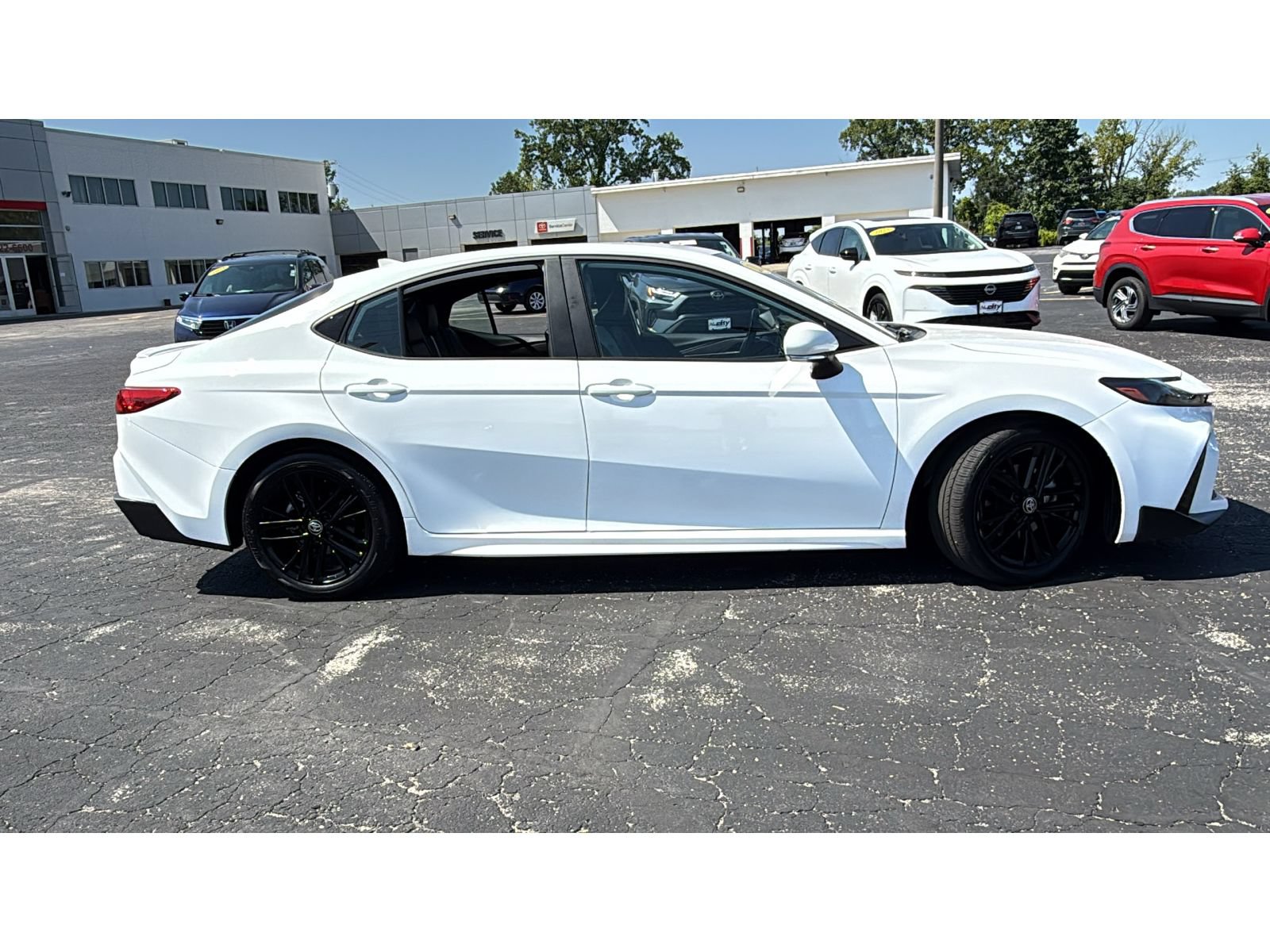 Certified 2025 Toyota Camry SE FWD image 9